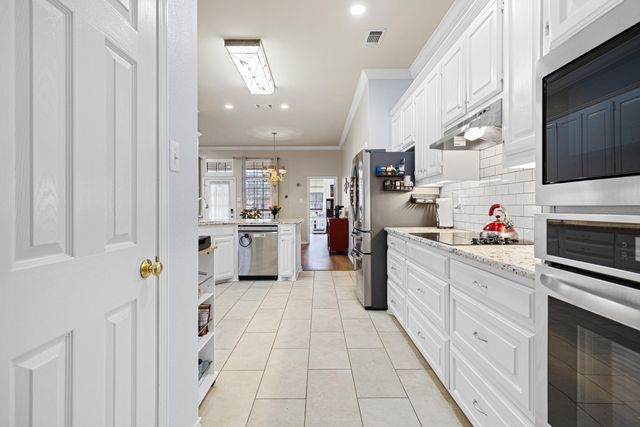 300 Mill Run Dr, Longview, TX 75604