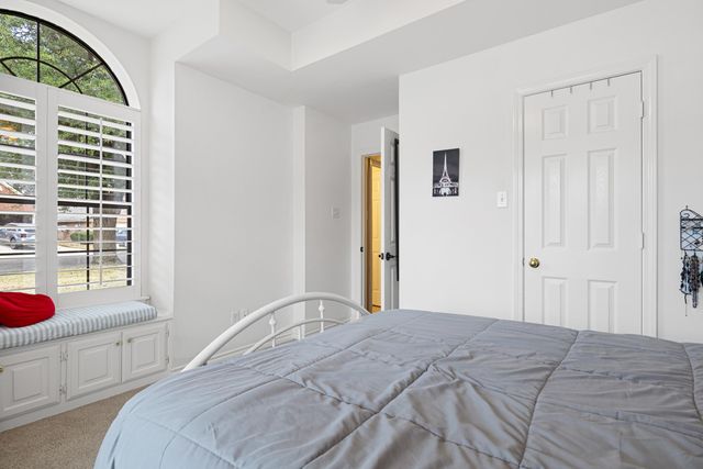 300 Mill Run Dr, Longview, TX 75604