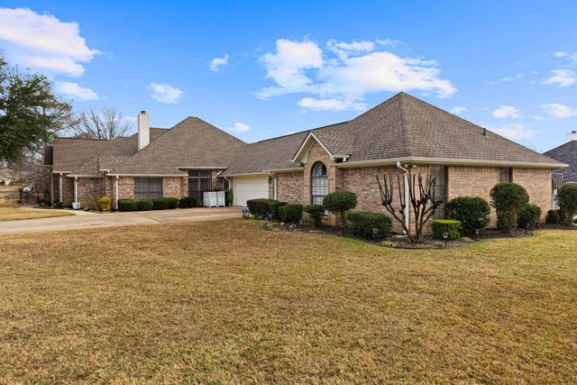 300 Mill Run Dr, Longview, TX 75604