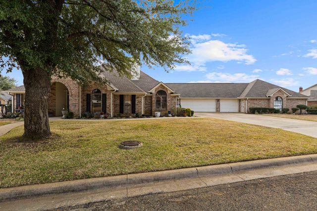 300 Mill Run Dr, Longview, TX 75604