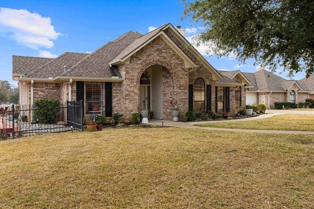 300 Mill Run Dr, Longview, TX 75604