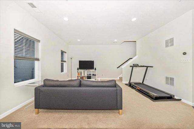 2805 HILLFIELD DR, Frederick, MD 21702