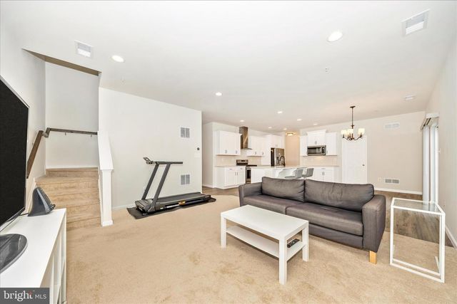 2805 HILLFIELD DR, Frederick, MD 21702