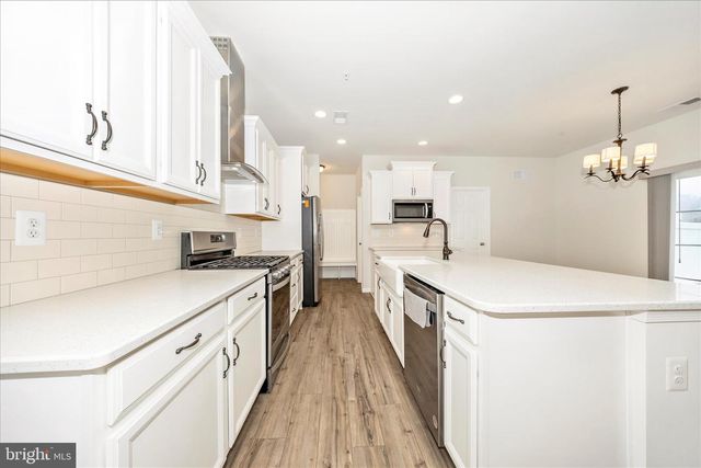 2805 HILLFIELD DR, Frederick, MD 21702