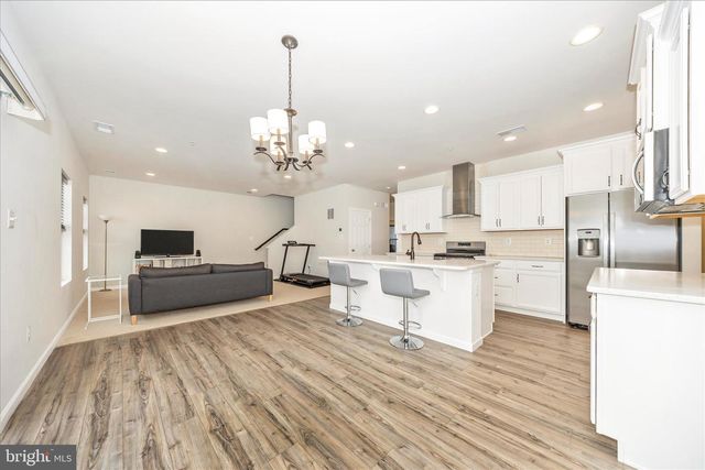 2805 HILLFIELD DR, Frederick, MD 21702