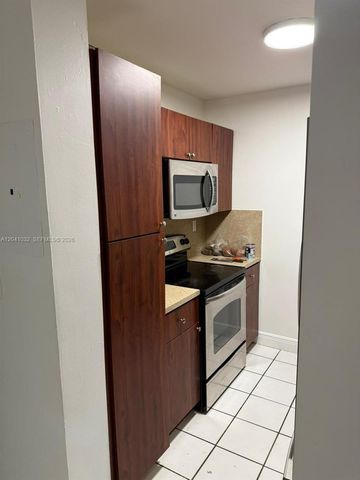 600 NW 32nd Place 303, Miami, FL 33125