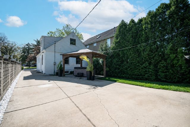 1508 Potter Road, Park Ridge, IL 60068