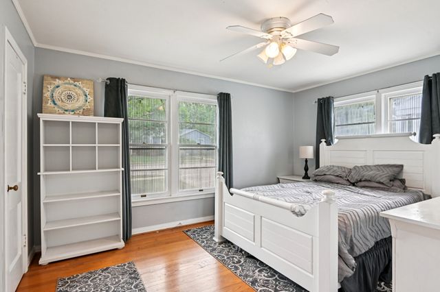 2716 Wayside Avenue, Fort Worth, TX 76110