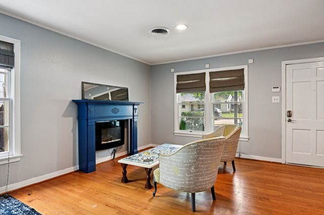 2716 Wayside Avenue, Fort Worth, TX 76110