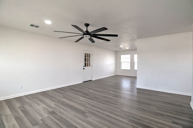 718 Arapaho Drive, Tioga, TX 76271