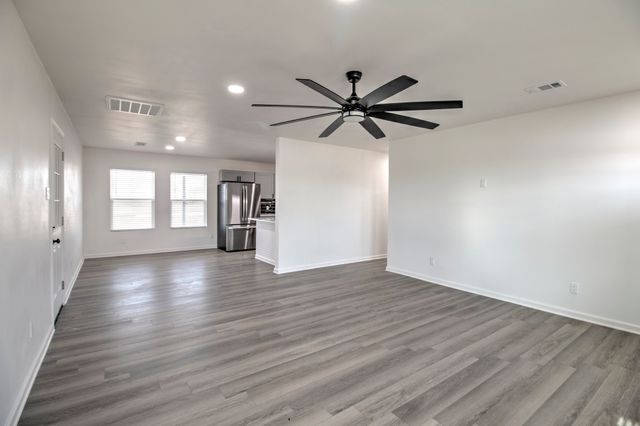 718 Arapaho Drive, Tioga, TX 76271