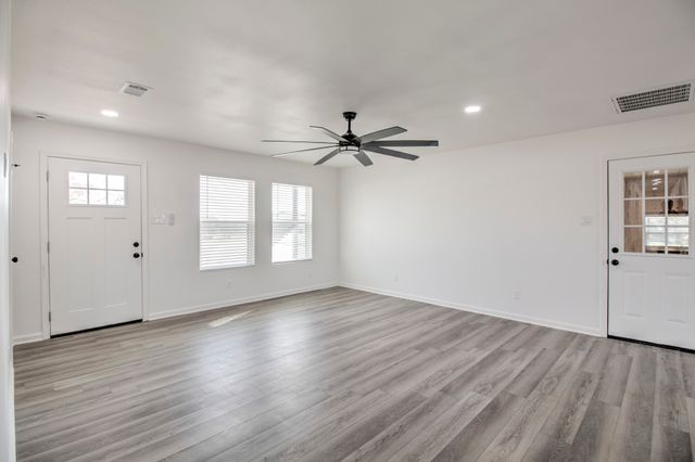 718 Arapaho Drive, Tioga, TX 76271