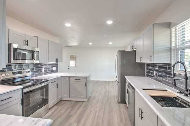 718 Arapaho Drive, Tioga, TX 76271