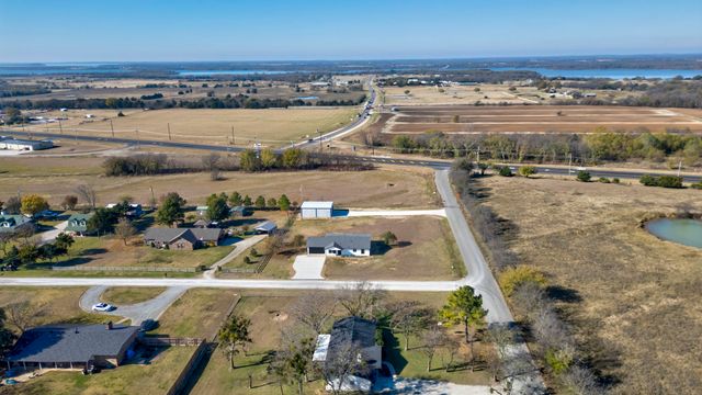 718 Arapaho Drive, Tioga, TX 76271