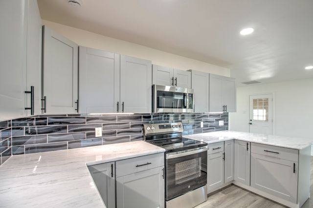 718 Arapaho Drive, Tioga, TX 76271