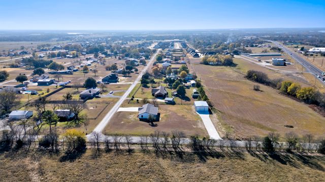 718 Arapaho Drive, Tioga, TX 76271