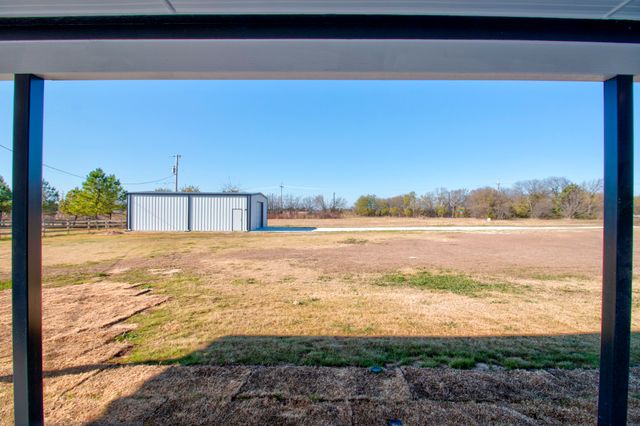 718 Arapaho Drive, Tioga, TX 76271