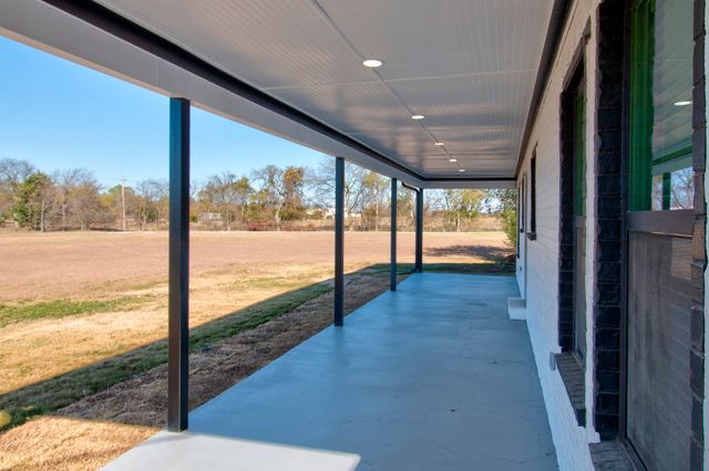 718 Arapaho Drive, Tioga, TX 76271