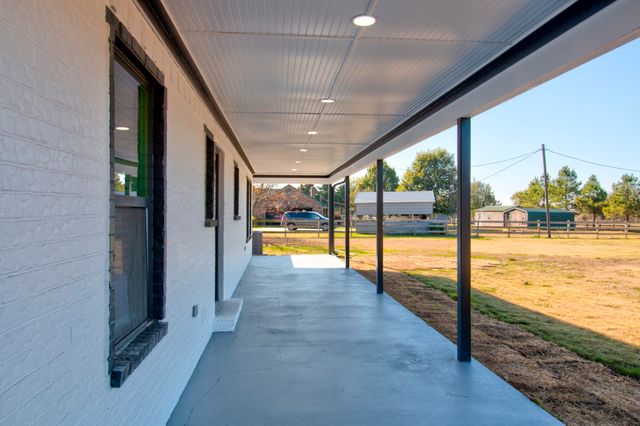 718 Arapaho Drive, Tioga, TX 76271