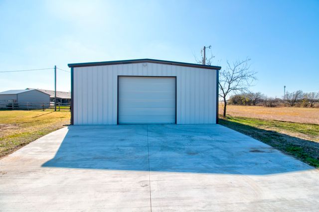 718 Arapaho Drive, Tioga, TX 76271