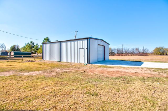 718 Arapaho Drive, Tioga, TX 76271