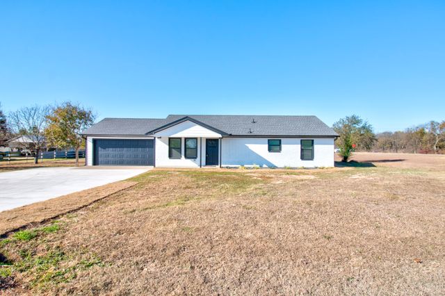 718 Arapaho Drive, Tioga, TX 76271