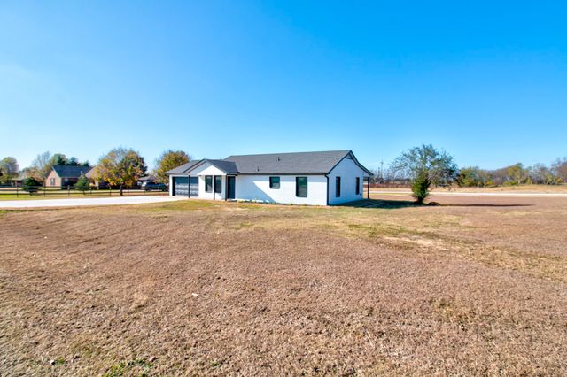 718 Arapaho Drive, Tioga, TX 76271