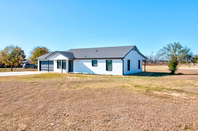 718 Arapaho Drive, Tioga, TX 76271