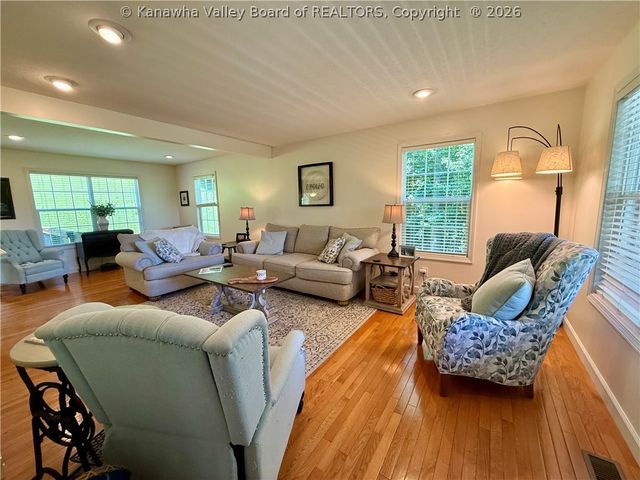215 Seneca Valley Estates, Charleston, WV 25320