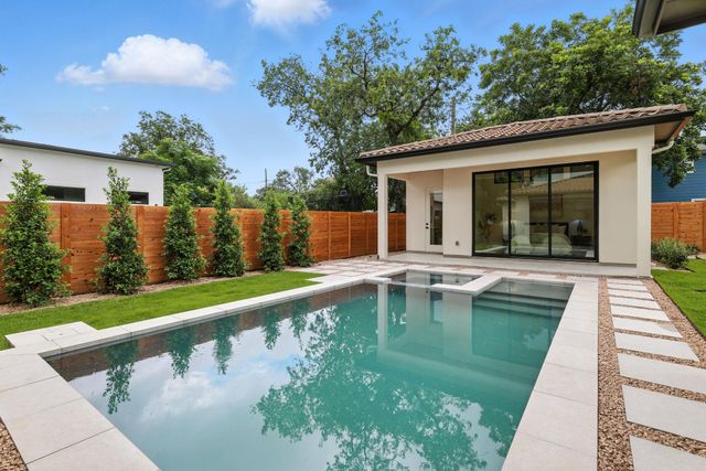 2007 Pasadena DR, Austin, TX 78757