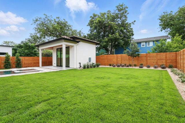 2007 Pasadena DR, Austin, TX 78757