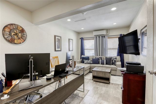 4562 Skyland Drive, Las Vegas, NV 89121