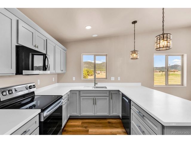 388 14th Trl, Cotopaxi, CO 81223