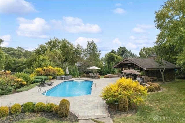 332 Skyland Drive, Beavercreek Twp, OH 45305