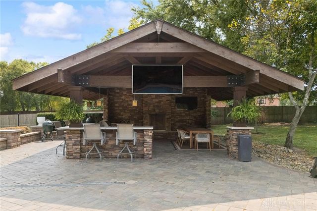 332 Skyland Drive, Beavercreek Twp, OH 45305