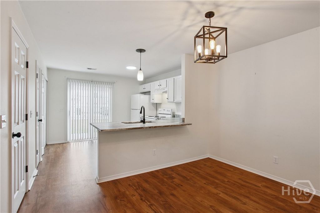 Image 10 of property listing at 84 Fairgreen Street, Savannah, GA 31407