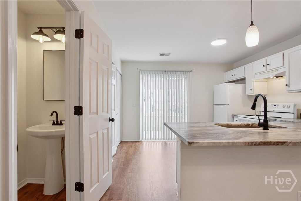 Image 15 of property listing at 84 Fairgreen Street, Savannah, GA 31407