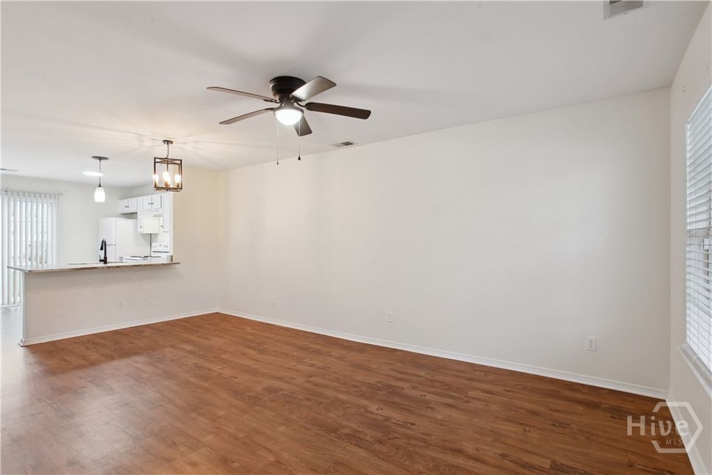 Image 7 of property listing at 84 Fairgreen Street, Savannah, GA 31407