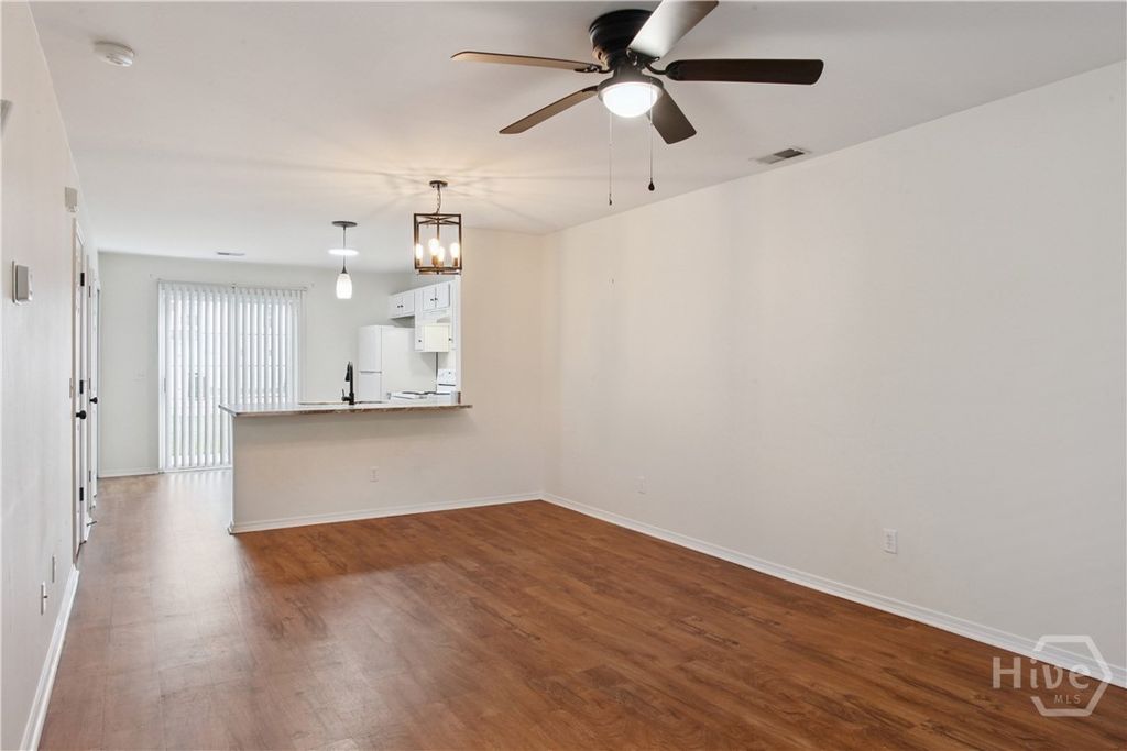 Image 8 of property listing at 84 Fairgreen Street, Savannah, GA 31407