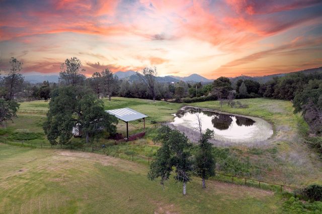 12832 Los Osos Street, Redding, CA 96003