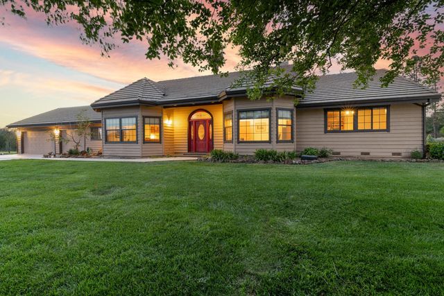 12832 Los Osos Street, Redding, CA 96003