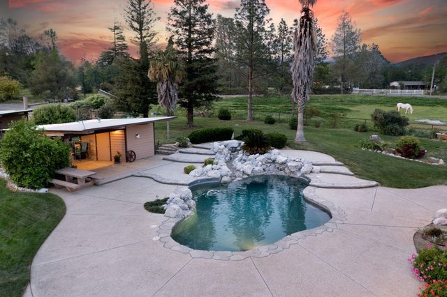 12832 Los Osos Street, Redding, CA 96003