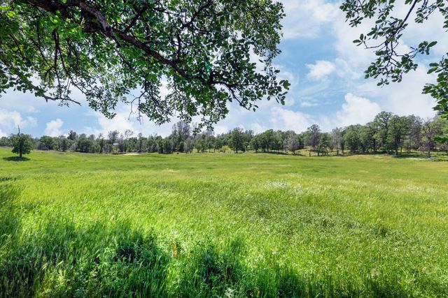 12832 Los Osos Street, Redding, CA 96003