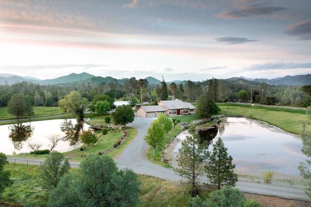 12832 Los Osos Street, Redding, CA 96003