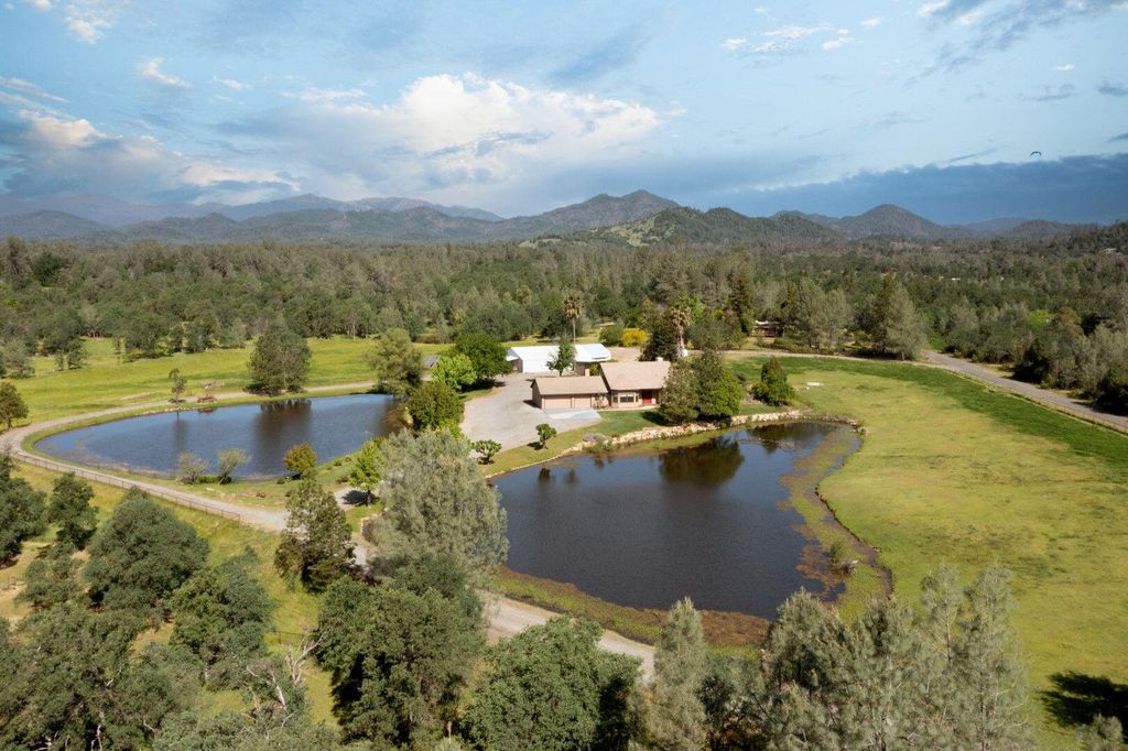 12832 Los Osos Street, Redding, CA 96003