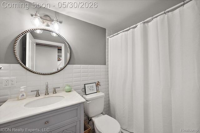 487 N Washington Avenue, Clawson, MI 48017