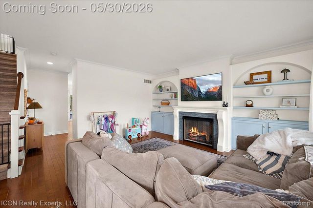 487 N Washington Avenue, Clawson, MI 48017
