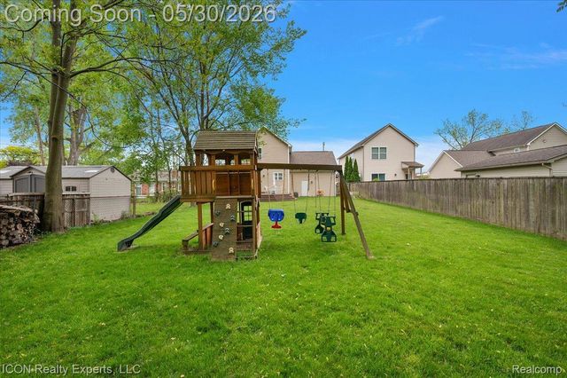 487 N Washington Avenue, Clawson, MI 48017