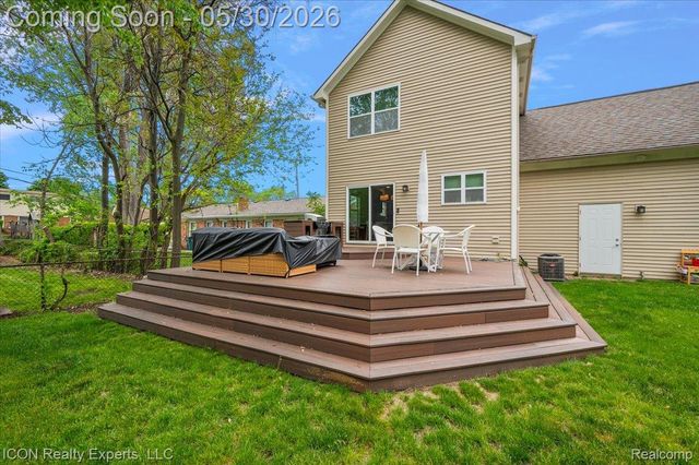 487 N Washington Avenue, Clawson, MI 48017