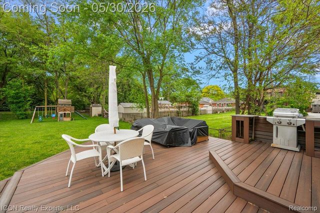 487 N Washington Avenue, Clawson, MI 48017